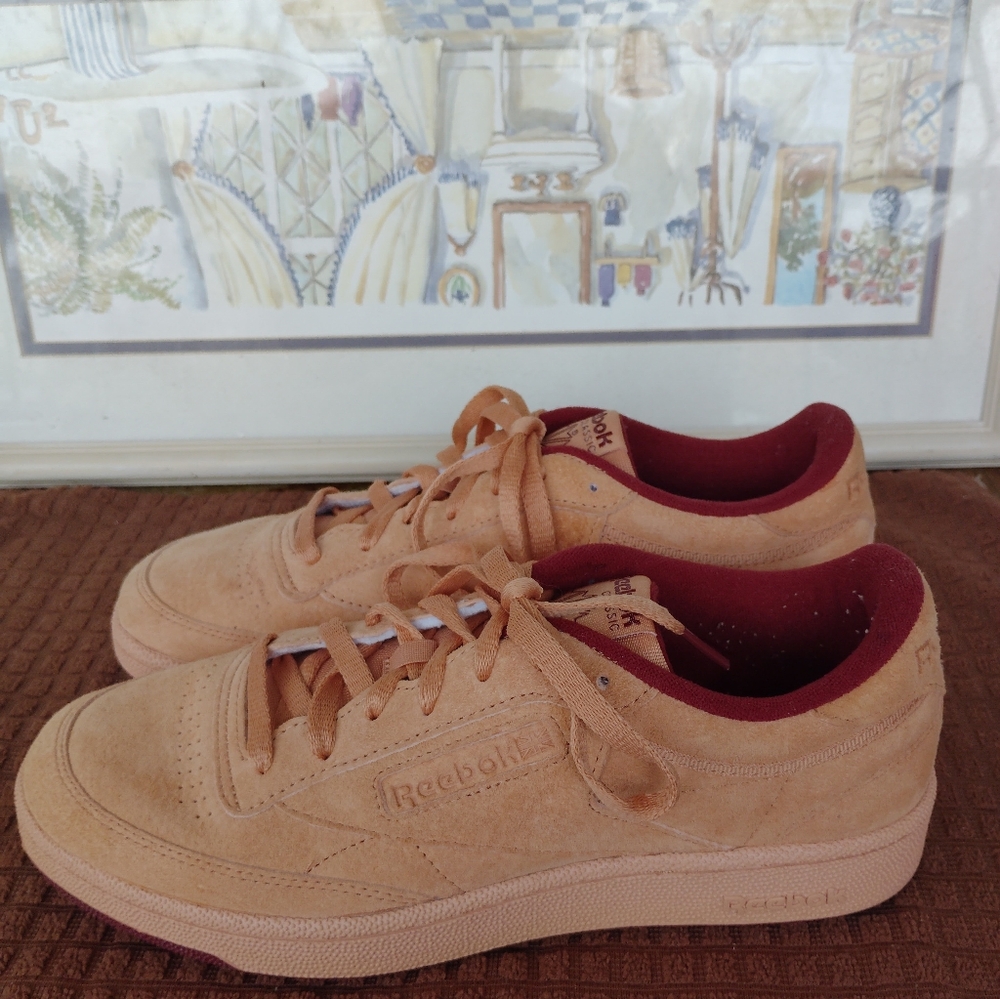 Reebok "Club C 85" Clay Suede/Maroon Court/Casual Shoes. Size 10. Excellent.